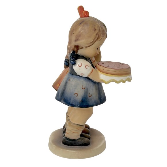 M.J.HUMMEL Happy Birthday Two Little girls Cake Flowers W. Germany Figurine - Picture 4 of 15